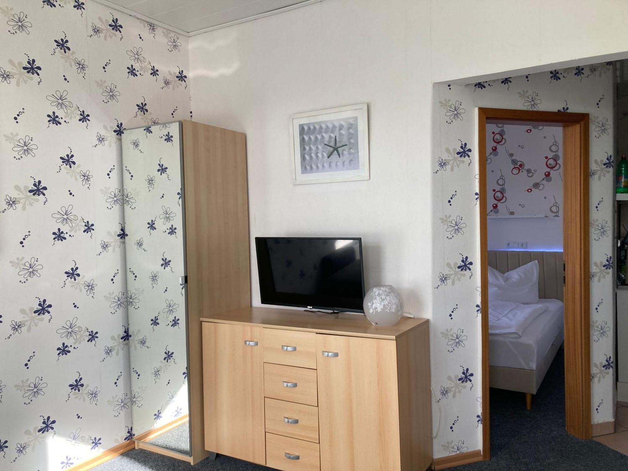 Haus Krabbe Apartments Mit Doppelbetten, Fuer 1-2 Personen, Hunde Kostenfrei Willkommen, Kostenfreier Parkplatz, Zwischen Bremerhaven Und Cuxhaven Gelegen Wremen Dış mekan fotoğraf