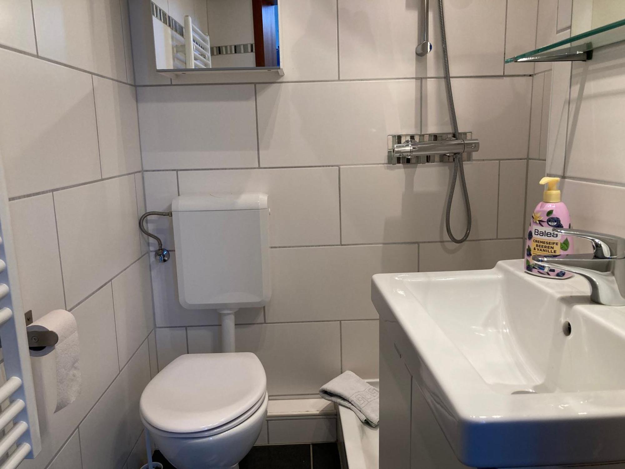 Haus Krabbe Apartments Mit Doppelbetten, Fuer 1-2 Personen, Hunde Kostenfrei Willkommen, Kostenfreier Parkplatz, Zwischen Bremerhaven Und Cuxhaven Gelegen Wremen Dış mekan fotoğraf